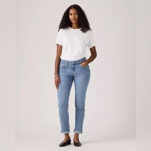 Stylish Levi Strauss Signature Mid-rise Boyfriend Jeans, Size 2